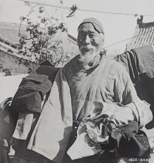 摘要：1940年地主家是中国大量农牧家庭的形象，其经济、文化和社会地位都代表了这一历史时期的特殊特征